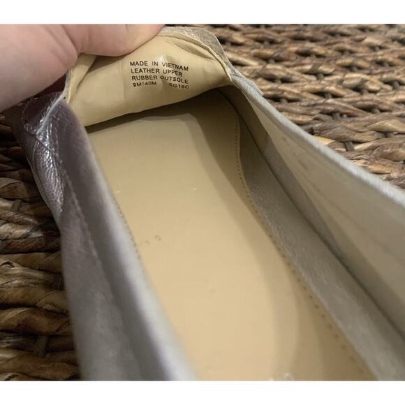 Michael Kors Flats Silver Loafers Leather 9M Comfort Preppy Old Money Going Out - Picture 8 of 8
